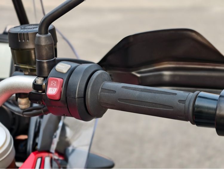 F800GSA ถังน้ำมันใหญ่ รูปที่ 16