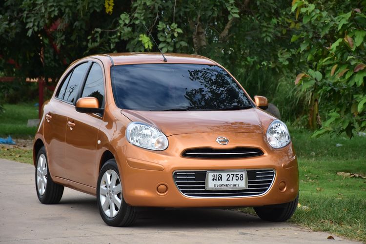 รถ Nissan March 1.2 VL สี ส้ม
