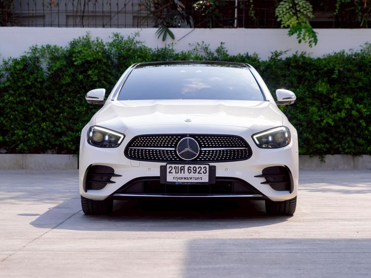 Mercedes-Benz E-Class 2022 E300e Sedan ปลั๊กอินไฮบริด (PHEV) ไม่ติดแก๊ส เกียร์อัตโนมัติ ขาว รูปที่ 2