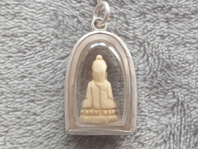 พระพุทธแกะเลี่ยมเงิน (หลวงพ่ออุตตมะ วัดวังก์วิเวการาม) รูปที่ 5