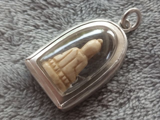 พระพุทธแกะเลี่ยมเงิน (หลวงพ่ออุตตมะ วัดวังก์วิเวการาม) รูปที่ 7