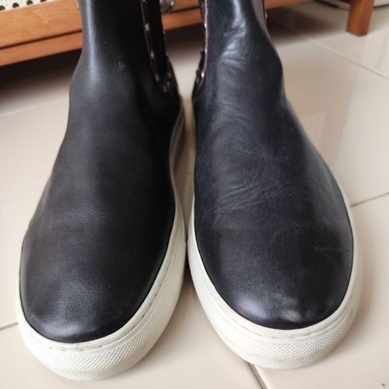 รองเท้าบู๊ทหนังแท้ GIVENCHY size 42วัดด้านในโดยประมาณ28cm มือสองขายตามสภาพขอคนรับได้ รูปที่ 3