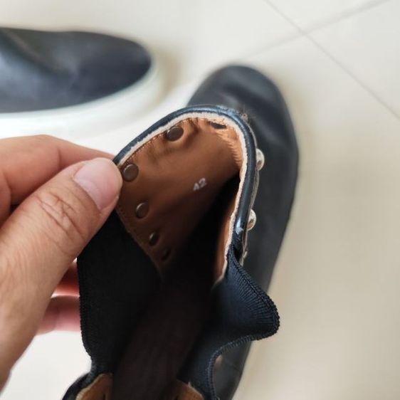 รองเท้าบู๊ทหนังแท้ GIVENCHY size 42วัดด้านในโดยประมาณ28cm มือสองขายตามสภาพขอคนรับได้ รูปที่ 7