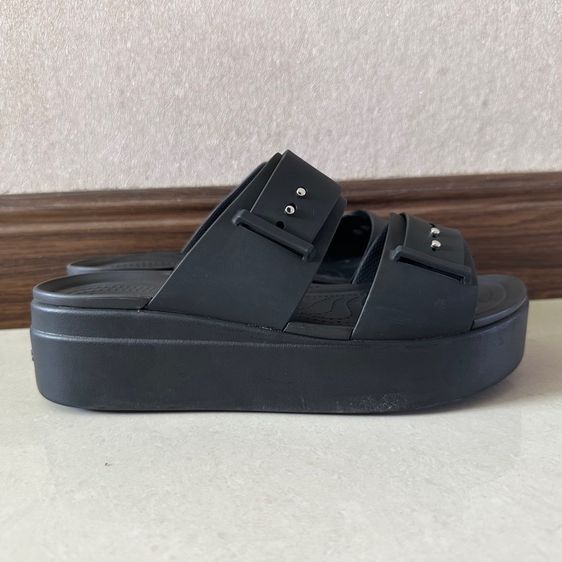 รองเท้า Crocs size W8 รูปที่ 2