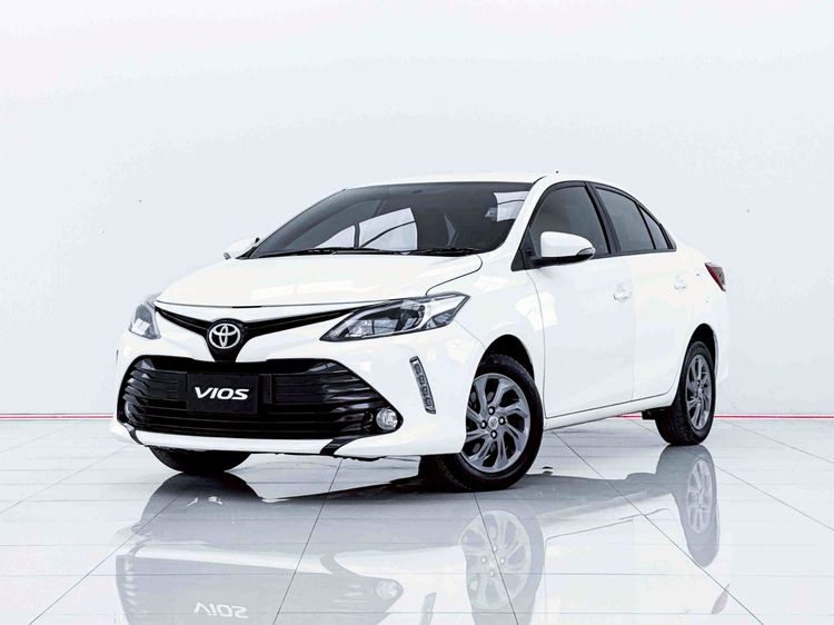 รถ Toyota Vios 1.5 Mid สี ขาว