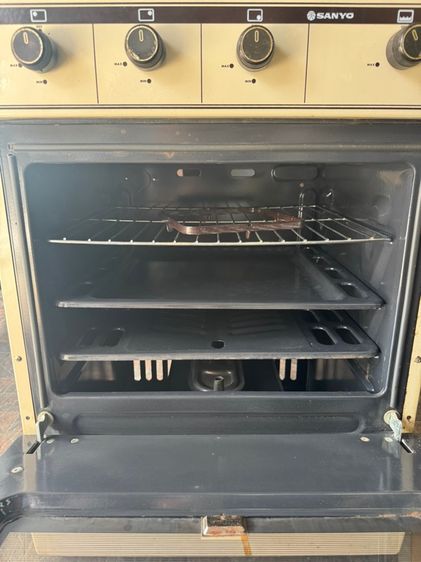 ขายด่วน เตาแก๊สพร้อมเตาอบตั้งพื้น SANYO ราคา4,000บาท เก็บเก่าไม่ได้ใช้งาน  รูปที่ 3