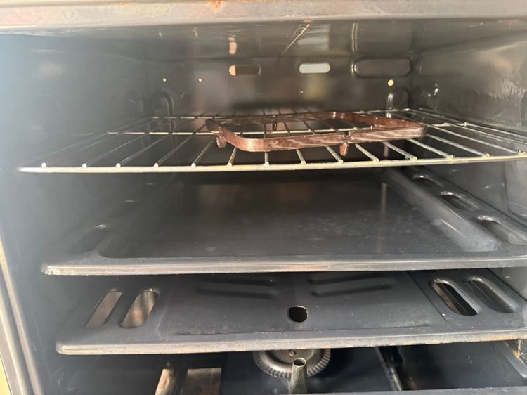 ขายด่วน เตาแก๊สพร้อมเตาอบตั้งพื้น SANYO ราคา4,000บาท เก็บเก่าไม่ได้ใช้งาน  รูปที่ 4