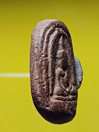 พระเนื้อดิน พบขึ้นที่กรุวัดจุฬามณี จ.พิษณุโลก สภาพสวยเดิมจากกรุ มาพร้อมตลับทองสวิสฝังเพชรcz สวยงามอย่างดี บูชาขึ้นคอได้เลยครับ รูปที่ 5