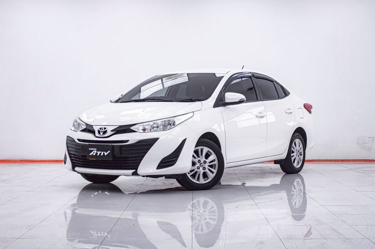รถ Toyota Yaris ATIV 1.2 E สี ขาว