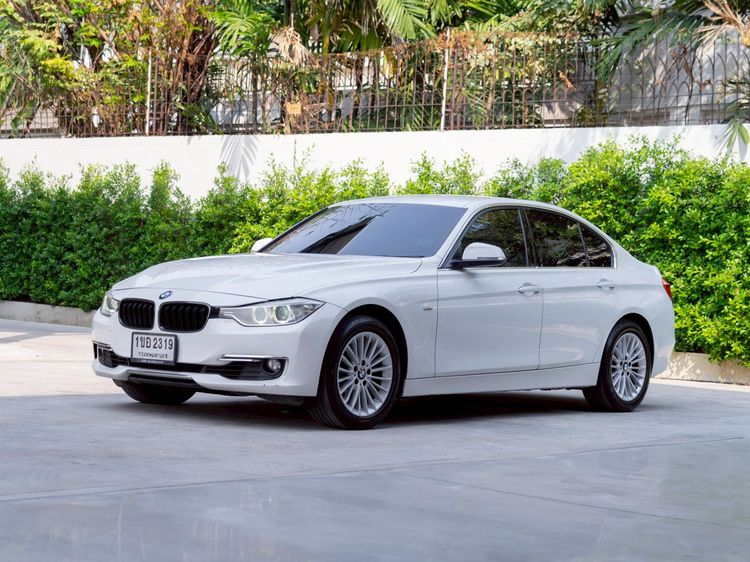 BMW Series 3 2015 320i Sedan เบนซิน ไม่ติดแก๊ส เกียร์อัตโนมัติ ขาว รูปที่ 3