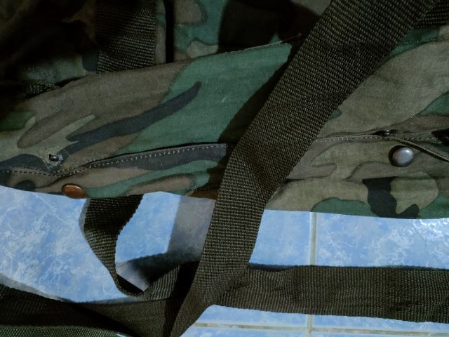 ขายกะเป๋าลายพราง หมวกสีเขียวทหาร