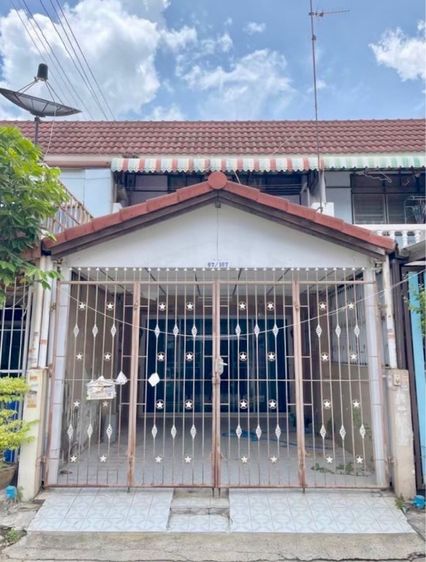 ทาวน์เฮ้าส์หมู่บ้านพระปิ่น3 เจ้าของขายเอง ทำเลดี อยู่ซอยต้นๆโครงการ แหล่งชุมชน สภาพดี บ้านสวยสะอาด สิ่งแวดล้อมดี เดินทางสะดวก