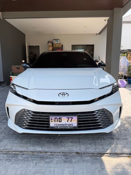 รถ Toyota Camry 2.5 HEV Premium Luxury สี ขาว