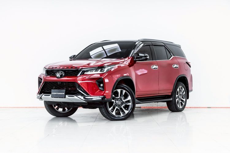 รถ Toyota Fortuner 2.8 Legender Black Top 4WD สี แดง
