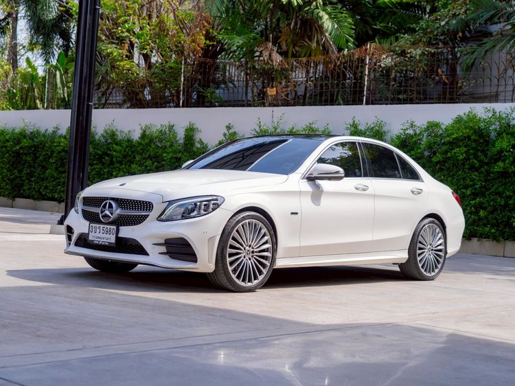 Mercedes-Benz C-Class 2020 C300 Sedan ปลั๊กอินไฮบริด (PHEV) ไม่ติดแก๊ส เกียร์อัตโนมัติ ขาว รูปที่ 3