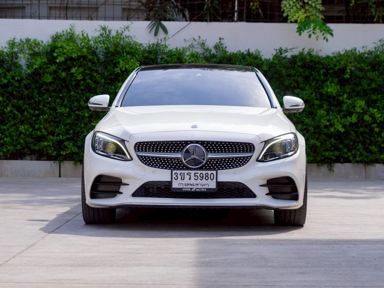 Mercedes-Benz C-Class 2020 C300 Sedan ปลั๊กอินไฮบริด (PHEV) ไม่ติดแก๊ส เกียร์อัตโนมัติ ขาว รูปที่ 2