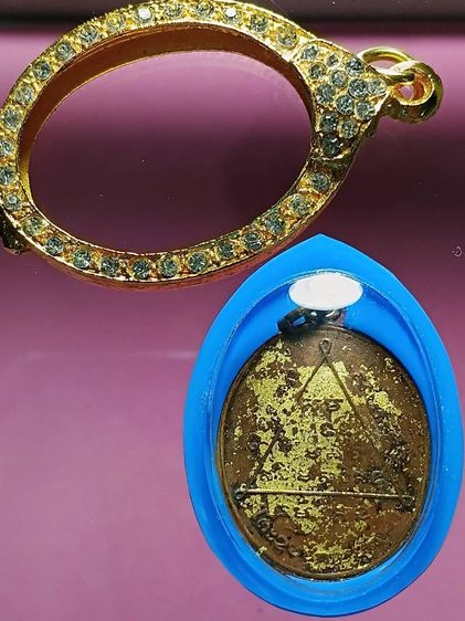 เหรียญหลวงพ่อมา วัดหาดสูง รุ่นเเรก ปี2480 จ.ปราจีนบุรี สภาพสวยมาก ปิดทองเก่าเดิมมาทั้งองค์ หาชมยาก รูปที่ 4