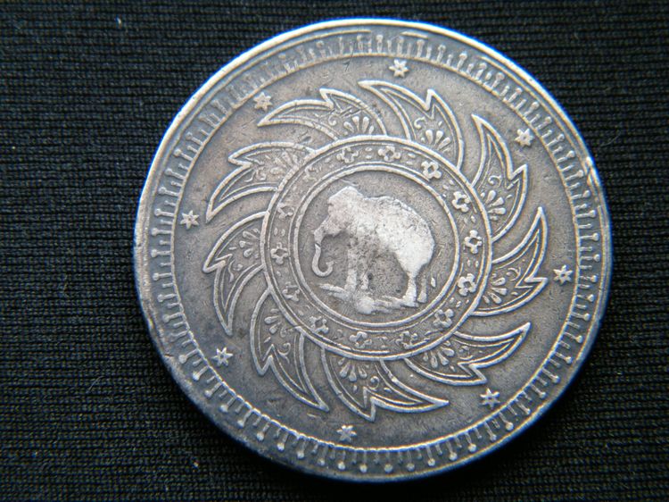 เหรียญเงิน 1 บาท ตราพระมหามงกุฎ พระแสงจักร พ.ศ.2403 สมัยรัชกาลที่4 ผิวเดิม รูปที่ 2