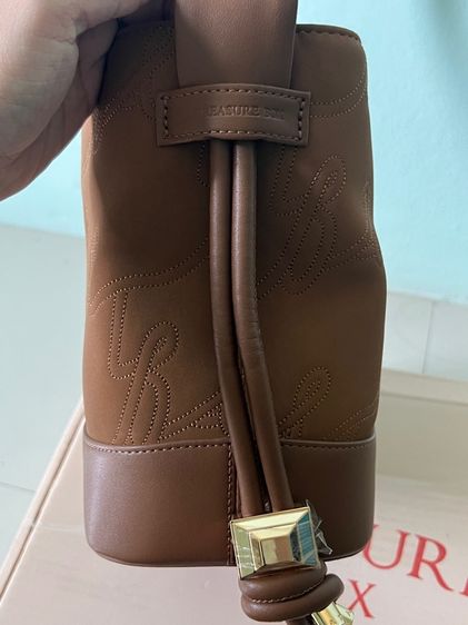 กระเป๋า A Treasure Box รุ่น 𝐀𝐥𝐥 𝐃𝐚𝐲 𝐑𝐨𝐜𝐤𝐲 𝐑𝐨𝐚𝐝 🤎 รูปที่ 9