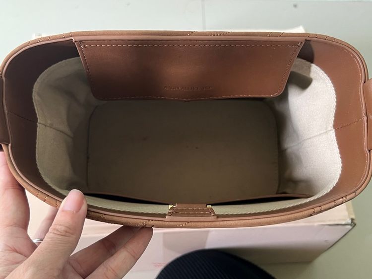 กระเป๋า A Treasure Box รุ่น 𝐀𝐥𝐥 𝐃𝐚𝐲 𝐑𝐨𝐜𝐤𝐲 𝐑𝐨𝐚𝐝 🤎 รูปที่ 11