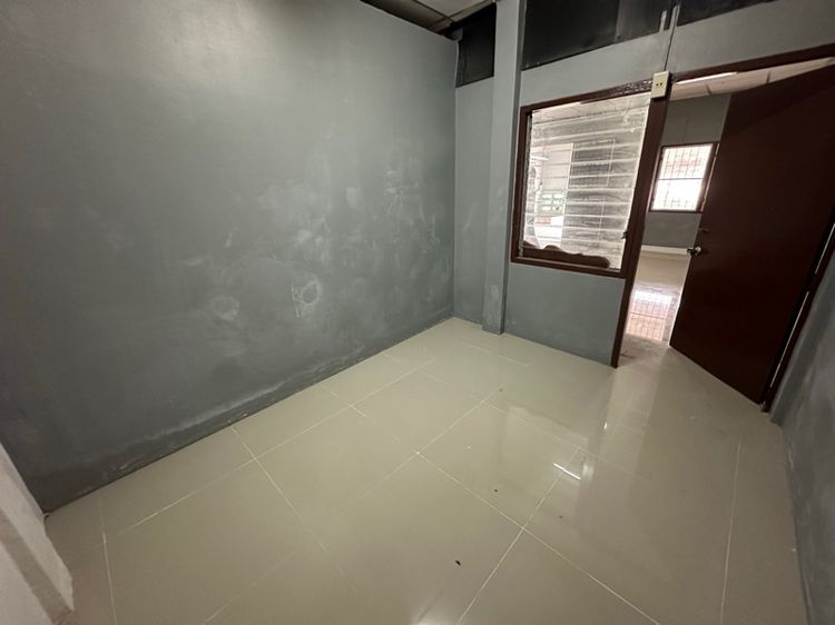 ทาวน์เฮาส์ชั้นเดียว สองห้องนอน หนึ่งห้องน้ำ ทำเลดี มีผู้เช่า รูปที่ 3