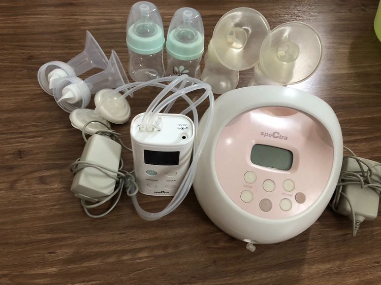เครื่องปั๊มนม Spectra สภาพดี อุปกรณ์ครบ พร้อมเครื่องแบบพกพา 