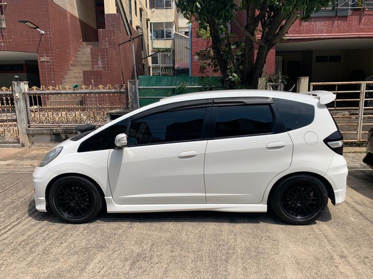 Honda Jazz 2012 1.5 SV i-VTEC Sedan เบนซิน เกียร์อัตโนมัติ ขาว รูปที่ 2