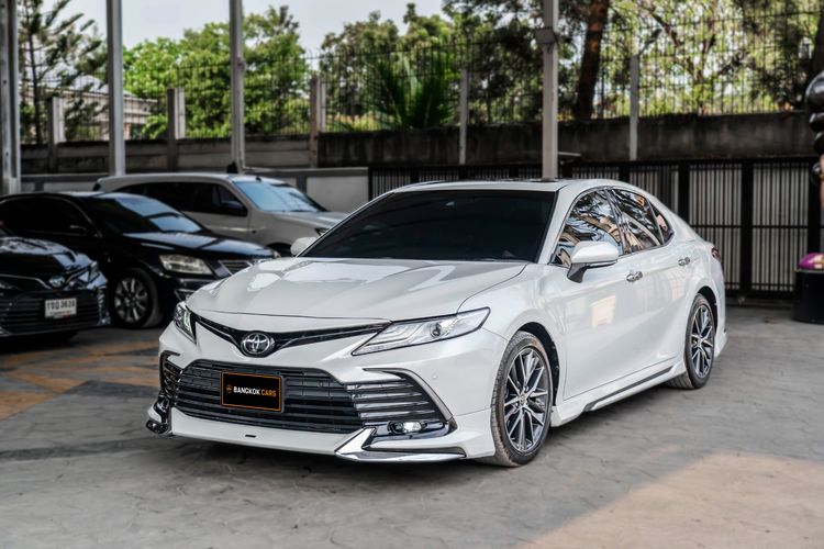 รถ Toyota Camry 2.5 Premium สี ขาว