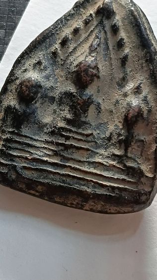 พระเนื้อดินเผา พิมพ์ ตรีกาย หลวงพ่อแดง วัดทุ่งคอก จังหวัดสุพรรณ คุกรัก เก่าตามภาพ รูปที่ 2