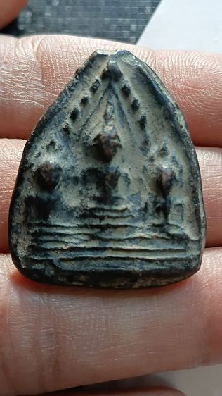 พระเนื้อดินเผา พิมพ์ ตรีกาย หลวงพ่อแดง วัดทุ่งคอก จังหวัดสุพรรณ คุกรัก เก่าตามภาพ