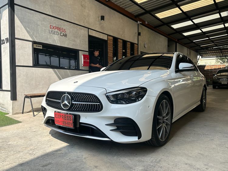 Mercedes-Benz E-Class 2022 E300e Sedan ปลั๊กอินไฮบริด (PHEV) ไม่ติดแก๊ส เกียร์อัตโนมัติ ขาว รูปที่ 3