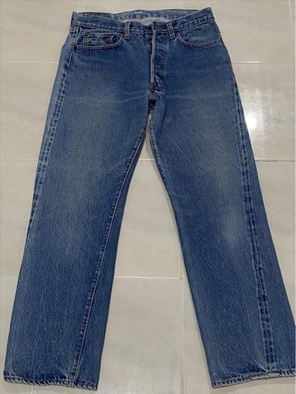 levi 501 ริมแดง