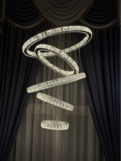 โคมไประย้า โถงบันได