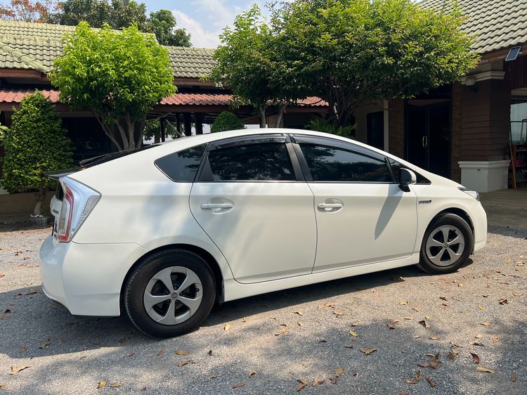 Toyota Prius 2013 1.8 Hybrid Top Option Grade Sedan ไฮบริด ไม่ติดแก๊ส เกียร์อัตโนมัติ ขาว รูปที่ 2