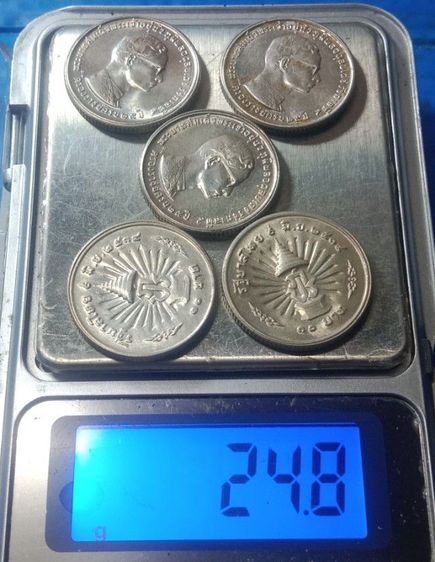 เหรียญเงิน ร๙ทรงสิริราชสมบัติครบ25ปี๒๕๑๔น้ำหนักเต็มพร้อมตลับเหรียญละ รูปที่ 4