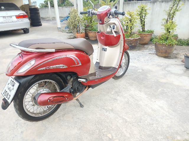 ขายครับ Honda Scoopy i ฮอนด้า สกูปปี้ไอ ปี 17 ไฟเลี้ยวบังลม เอกสารครบโอน ภาษี69 รูปที่ 4