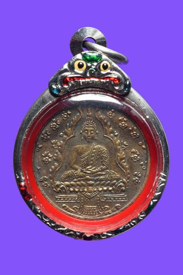 เหรียญพระเเก้วมรกต วัดพระเเก้ว ปี2475 เก่ามาก ผิวหิ้งๆเก่าๆ ไม่ได้ทำความสะอาด พระบ้านๆเจ้าของเก็บเก่าเหมายกหิ้งบ้านเก่าได้มาครับ