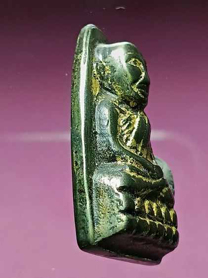 พระหลวงปู่ทวด หลังหนังสือใหญ่ ปี05 วัดช้างให้ เนื้อเมฆพัดร ปิดทองเก่าโบราณมาแต่เดิม เนื้อนี้พบเจอน้อยมาก นานๆเจอทีครับ พระเหมาได้จากบ้านเก่า รูปที่ 3