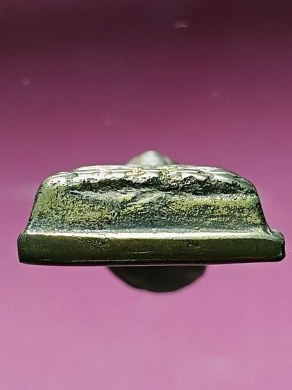 พระหลวงปู่ทวด หลังหนังสือใหญ่ ปี05 วัดช้างให้ เนื้อเมฆพัดร ปิดทองเก่าโบราณมาแต่เดิม เนื้อนี้พบเจอน้อยมาก นานๆเจอทีครับ พระเหมาได้จากบ้านเก่า รูปที่ 8