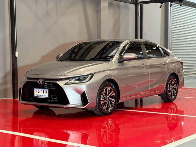 Toyota Yaris ATIV 2024 1.2 Premium Sedan เบนซิน ไม่ติดแก๊ส เกียร์อัตโนมัติ บรอนซ์เงิน รูปที่ 4