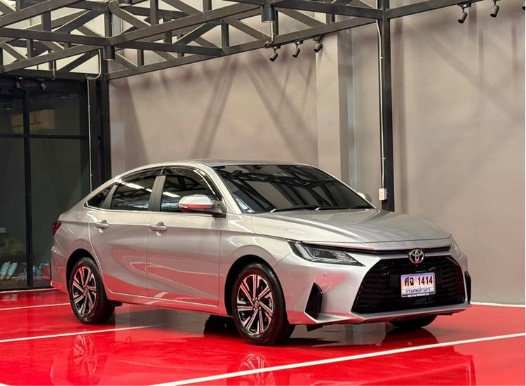 รถ Toyota Yaris ATIV 1.2 Premium สี บรอนซ์เงิน