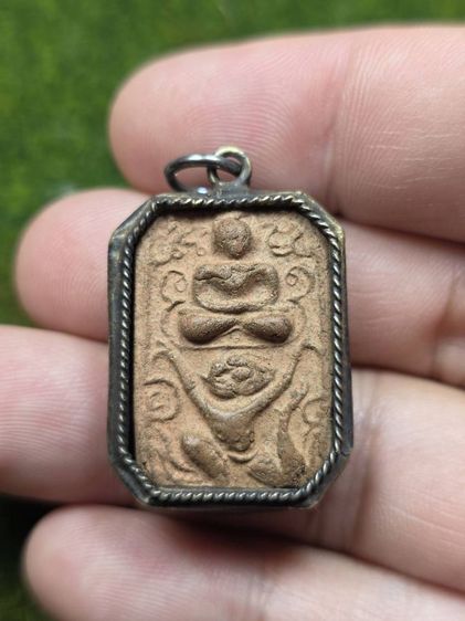 พระหลวงพ่อปานทรงครุฑเลี่ยมเก่าโบราณ