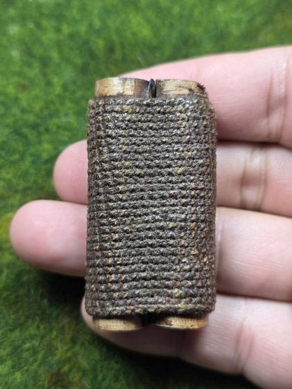 ตะกรุดม้วนคู่ถักเชือกเก่าๆ