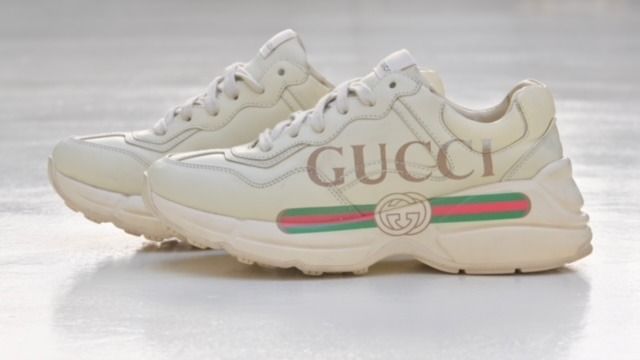 อื่นๆ รองเท้าผ้าใบ หนังแท้ UK 7.5 | EU 41 1/3 | US 9 อื่นๆ Gucci Rhyton Logo Leather Sneaker  (Ivory)