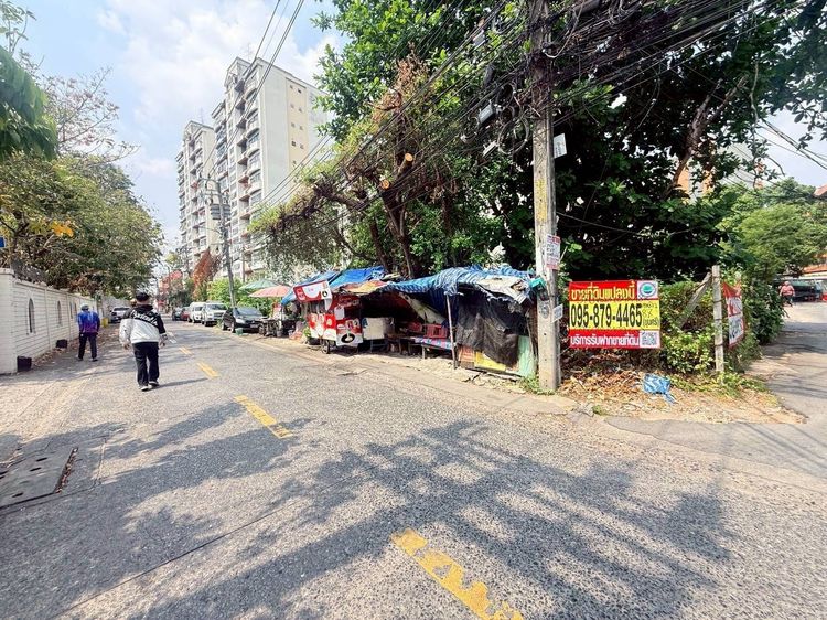 ขายที่ดินทำเลดี 570 ตรว ติดถนนคอนกรีต แปลงมุม ซ.ลาดพร้าว 87แยก7 เขตวังทองหลาง กรุงเทพ   