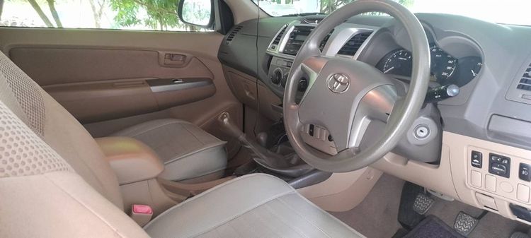 Toyota Hilux Vigo Champ 2011 Smart Cab 2.5 E VNT 4WD Pickup ดีเซล ไม่ติดแก๊ส เกียร์ธรรมดา บรอนซ์ทอง รูปที่ 4