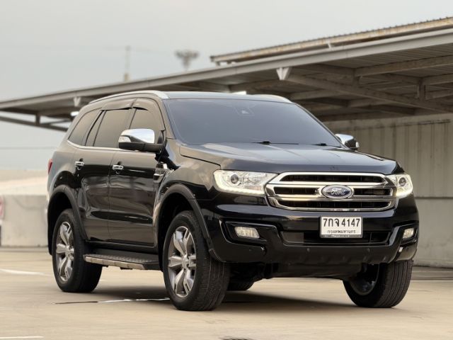 รถ Ford Everest 2.2 Titanium Plus สี ดำ