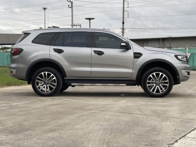 Ford Everest 2019 2.0 Turbo Titanium+ Utility-car ดีเซล ไม่ติดแก๊ส เกียร์อัตโนมัติ บรอนซ์เงิน รูปที่ 4
