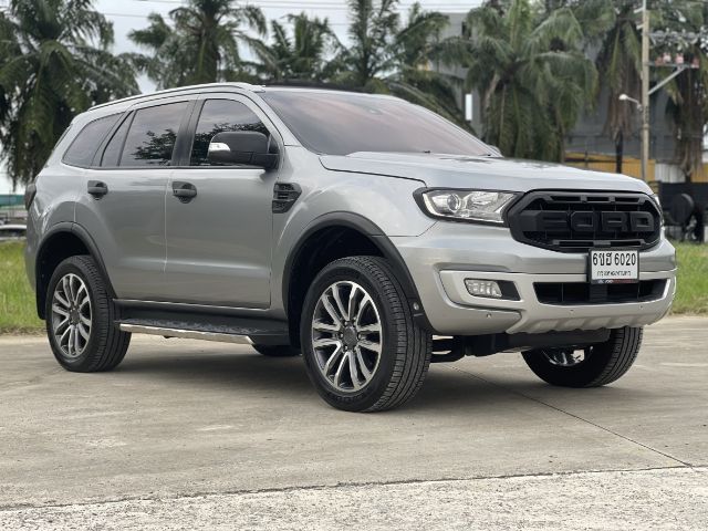 รถ Ford Everest 2.0 Turbo Titanium+ สี บรอนซ์เงิน