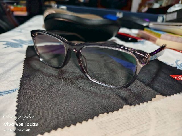 Rayban กรอบเทา เลนส์สายตายาว 275 เลนส์ auto สภาพดี เลนส์ ซ้ายมีรอยนิดนึง ขาย 1700 บาทรวมส่งครับ รูปที่ 4